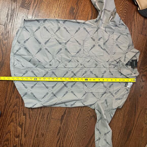 Assassin's Creed NWT Men's Medium 100% Cotton Gray Long Sleeved Button Up Shirt - Picture 9 of 9